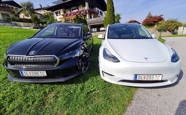 Vergleich E-Auto Tesla und Skoda Enyaq