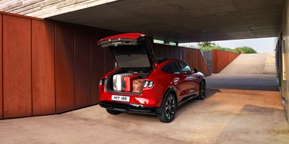 Electric cars - Apple CarPlay: serie - Ford Mustang Mach-E AWD Standard Range