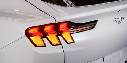 Electric cars - LED-Tagfahrlicht: serie - Ford Mustang Mach-E Extended Range
