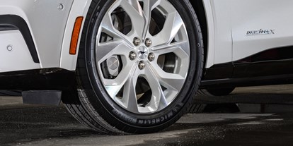 Electric cars - Euro NCAP Gesamtbewertung: 5 Sterne - Ford Mustang Mach-E Standard Range