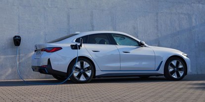 Electric cars - Ladeanschluss-Typ: Type 2 - BMW i5 M60 xDrive