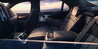 Electric cars - Ausstiegsassistent - BMW i7 M70 xDrive