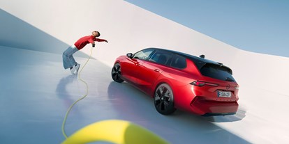 Electric cars - Lederlenkrad: serie - Opel Astra Electric Sports Tourer
