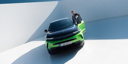 Elektroautos - Position Ladeanschluss: Links hinten - Opel Mokka-e Elegance