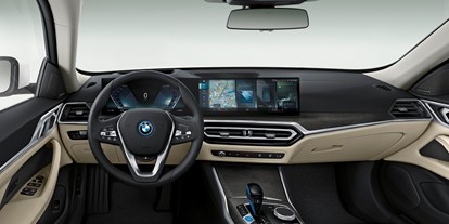 Elektroautos - Position Ladeanschluss: Rechts hinten - BMW i4 eDrive40