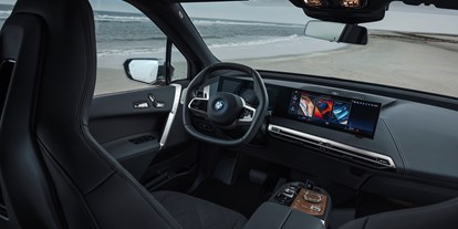 Electric cars - Position Ladeanschluss: Rechts hinten - BMW iX M60
