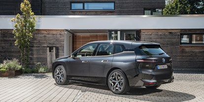 Elektroautos - Antrieb: Allrad (AWD) - BMW iX xDrive 50