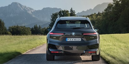 Electric cars - Position Ladeanschluss: Rechts hinten - BMW iX xDrive 50