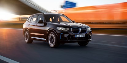 Elektroautos - Verfügbarkeit: Serienproduktion - BMW iX3