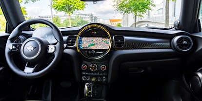 Elektroautos - Position Ladeanschluss: Rechts hinten - Mini Electric Cooper SE