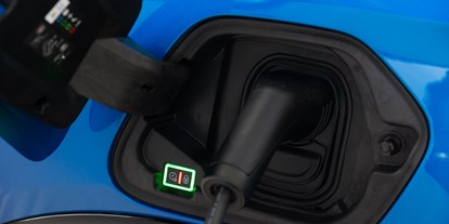 Electric cars - Position Ladeanschluss: Links hinten - Peugeot e-208