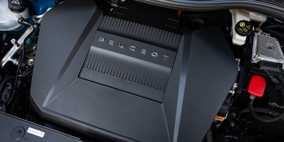 Electric cars - Isofix - Peugeot e-208