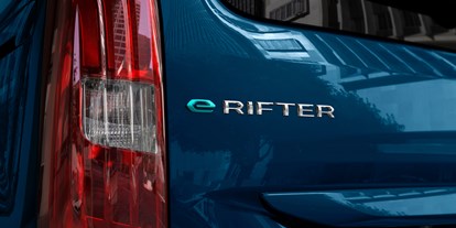 Electric cars - Position Ladeanschluss: Links hinten - Peugeot e-Rifter L2 50 kWh