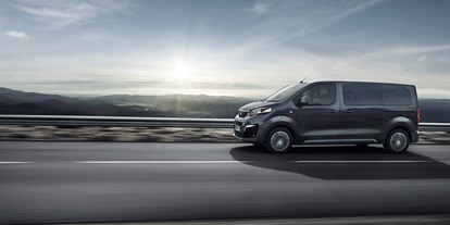 Electric cars - Position Ladeanschluss: Links vorne - Peugeot e-Traveller L2 50 kWh