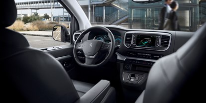 Elektroautos - Antrieb: Frontantrieb - Peugeot e-Traveller L2 50 kWh