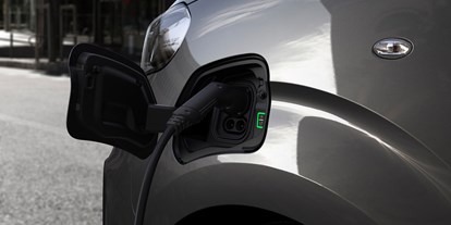 Electric cars - Position Ladeanschluss: Links vorne - Peugeot e-Traveller L2 75 kWh