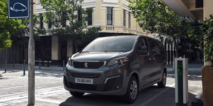 Elektroautos - Ladeanschluss-Typ: CCS - Peugeot e-Traveller L3 75 kWh