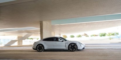 Elektroautos - Isofix - Porsche Taycan Turbo