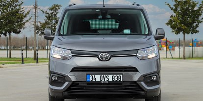 Elektroautos - Position Ladeanschluss: Links vorne - Toyota PROACE Verso Electric L2 50 kWh