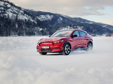 Elektroauto Modell: Ford Mustang Mach-E AWD Extended Range