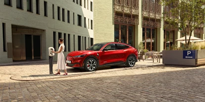 Elektroautos - Panoramadach: optional - Ford Mustang Mach-E AWD Extended Range