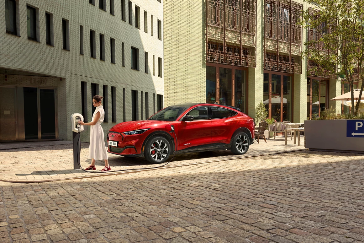 Elektroauto Modell: Ford Mustang Mach-E AWD Extended Range