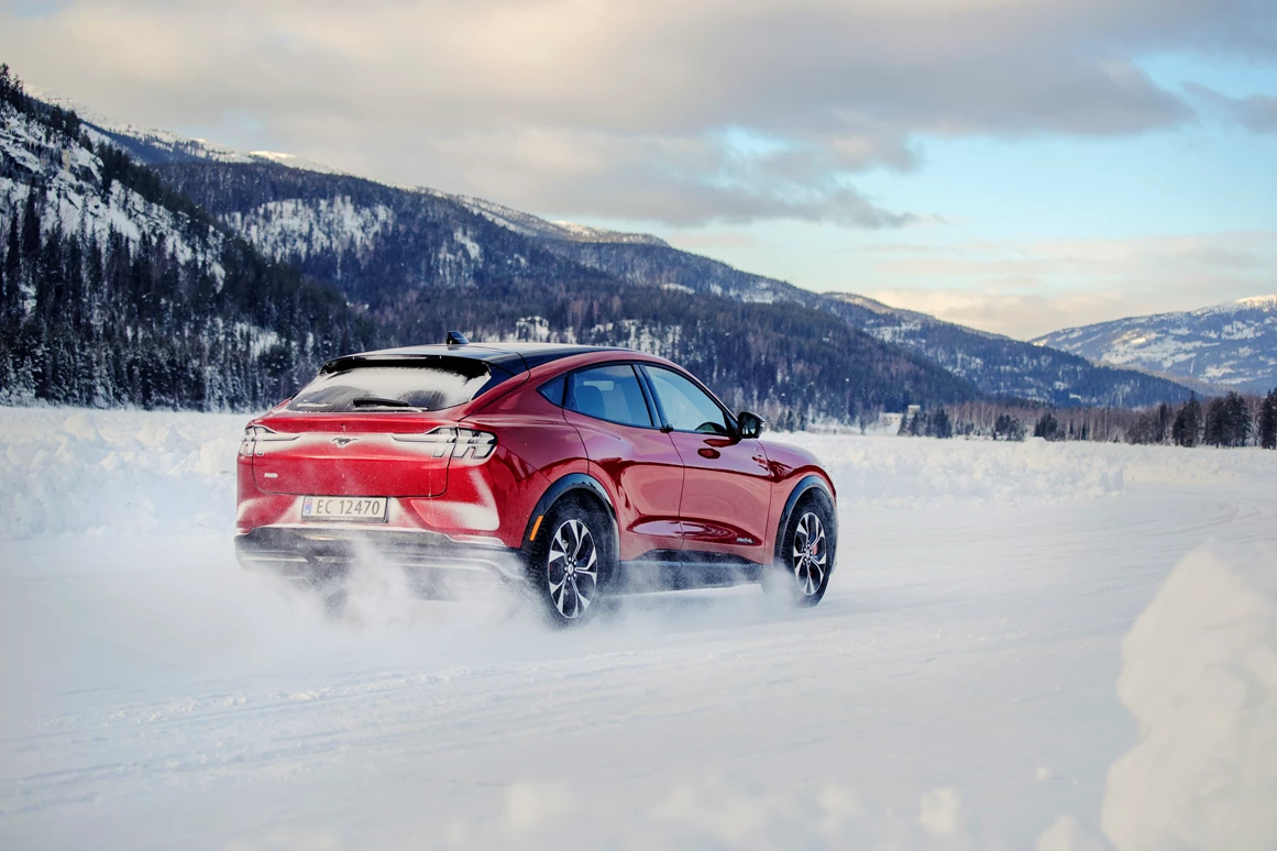 Elektroauto Modell: Ford Mustang Mach-E AWD Standard Range