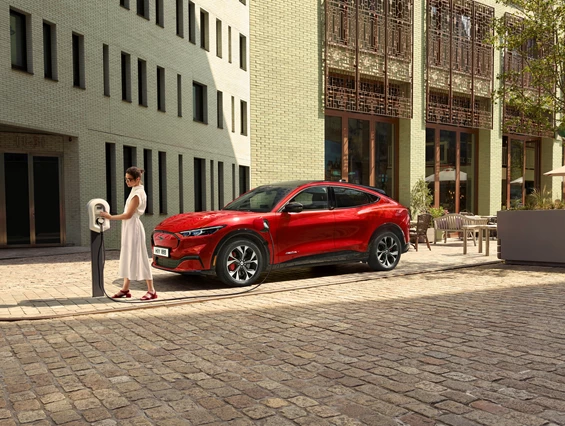 Elektroauto Modell: Ford Mustang Mach-E AWD Standard Range