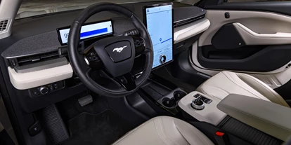 Elektroautos - Panoramadach: optional - Ford Mustang Mach-E Extended Range