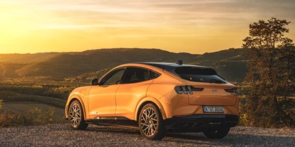 Elektroautos - Panoramadach: optional - Ford Mustang Mach-E GT