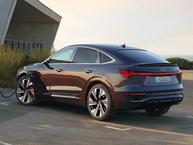 Elektroauto Modell: Audi Q8 Sportback e-tron 50