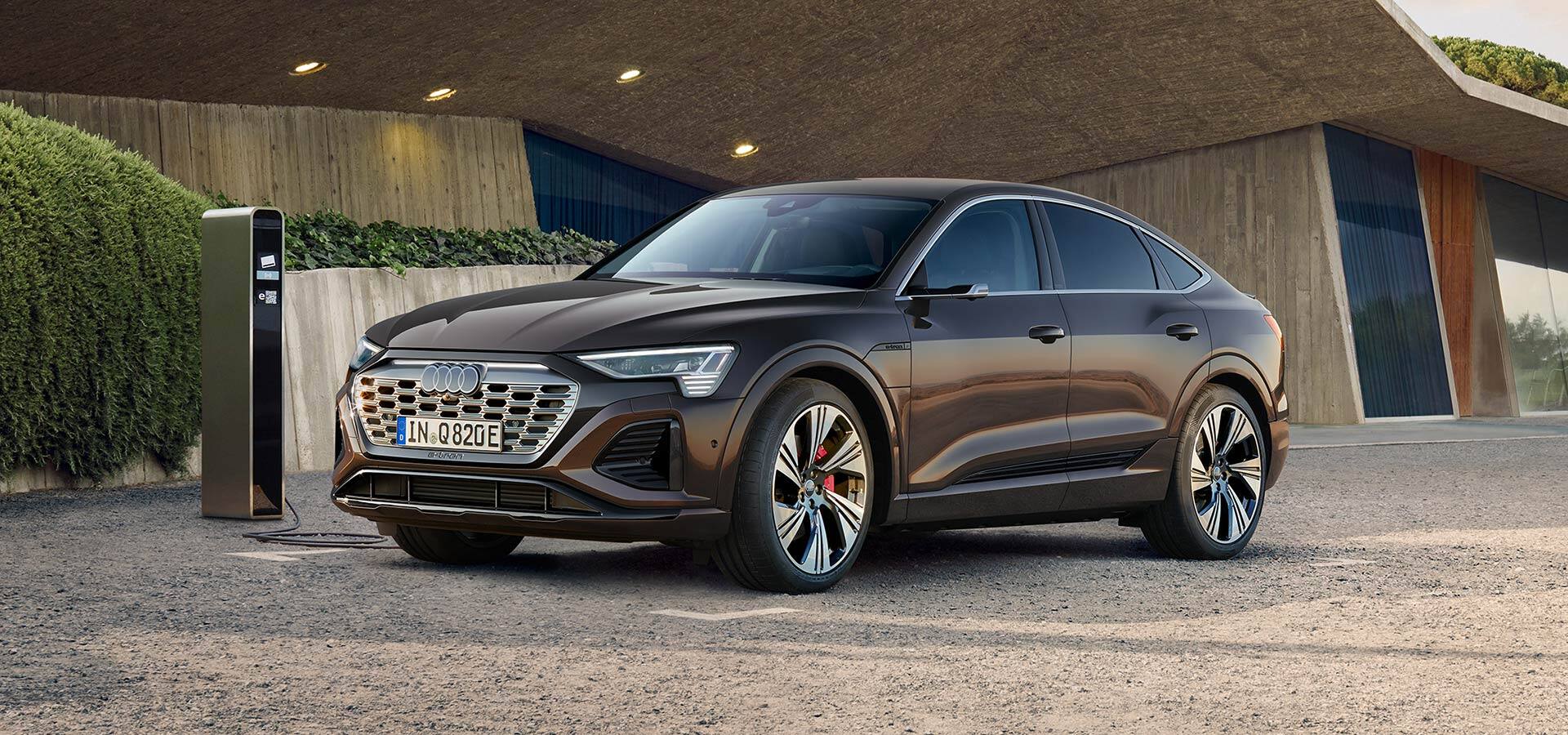 Elektrische auto's - Notrufsystem - Audi Q8 Sportback e-tron 55 quattro
