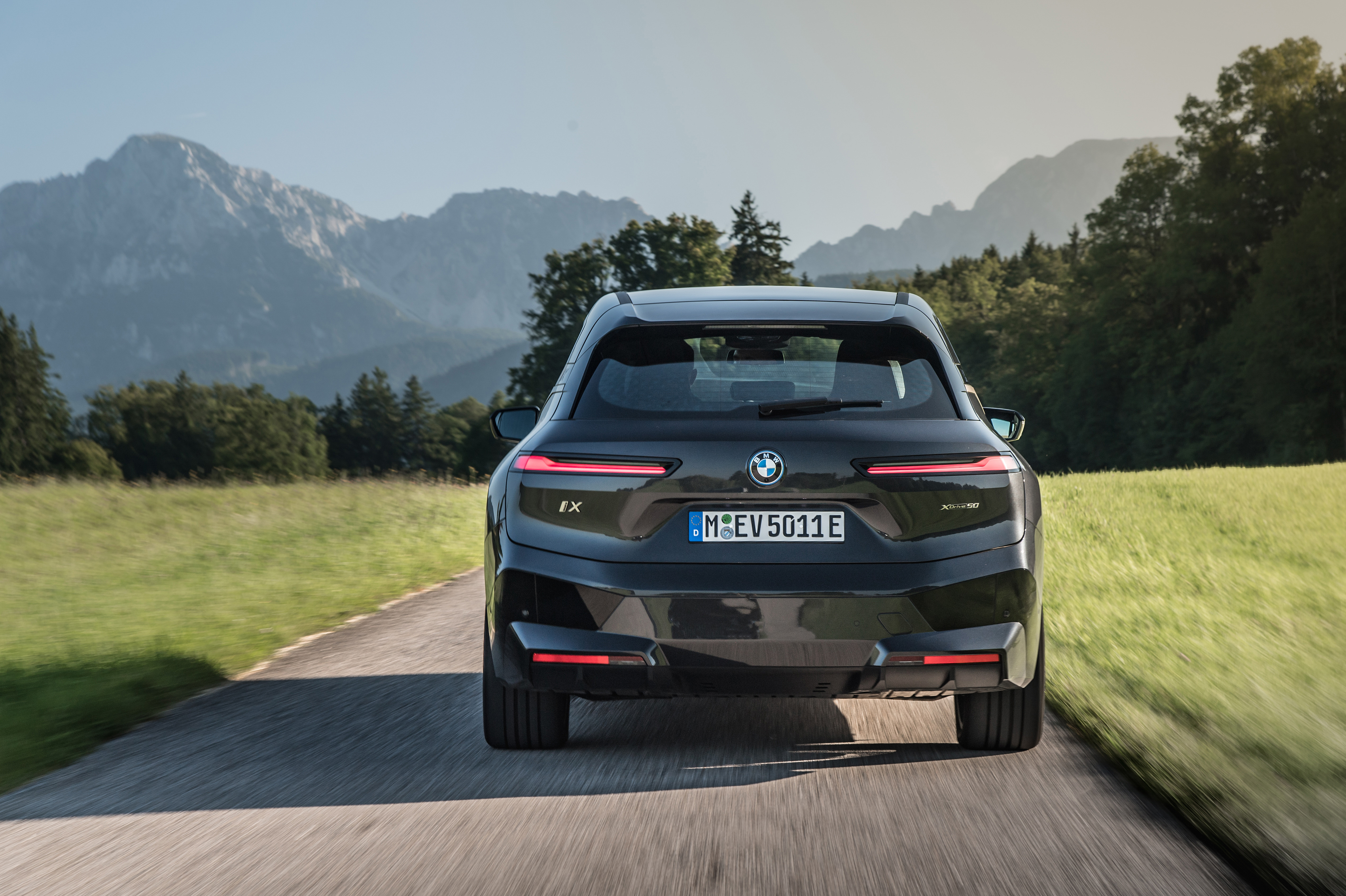 Elektroautos - Position Ladeanschluss: Rechts hinten - BMW iX xDrive 50