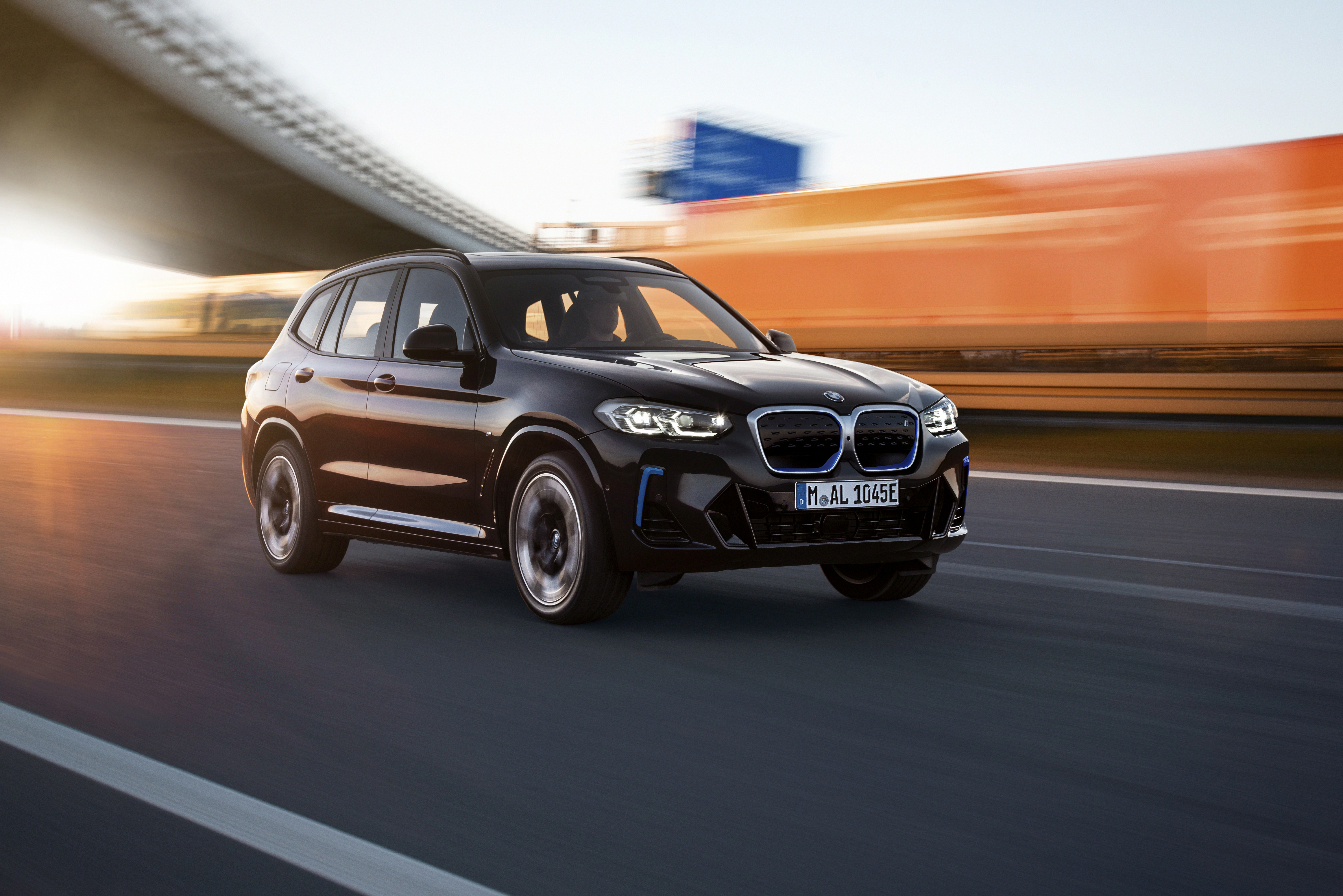 Elektrische auto's - Position Ladeanschluss: Rechts hinten - BMW iX3 50 xDrive