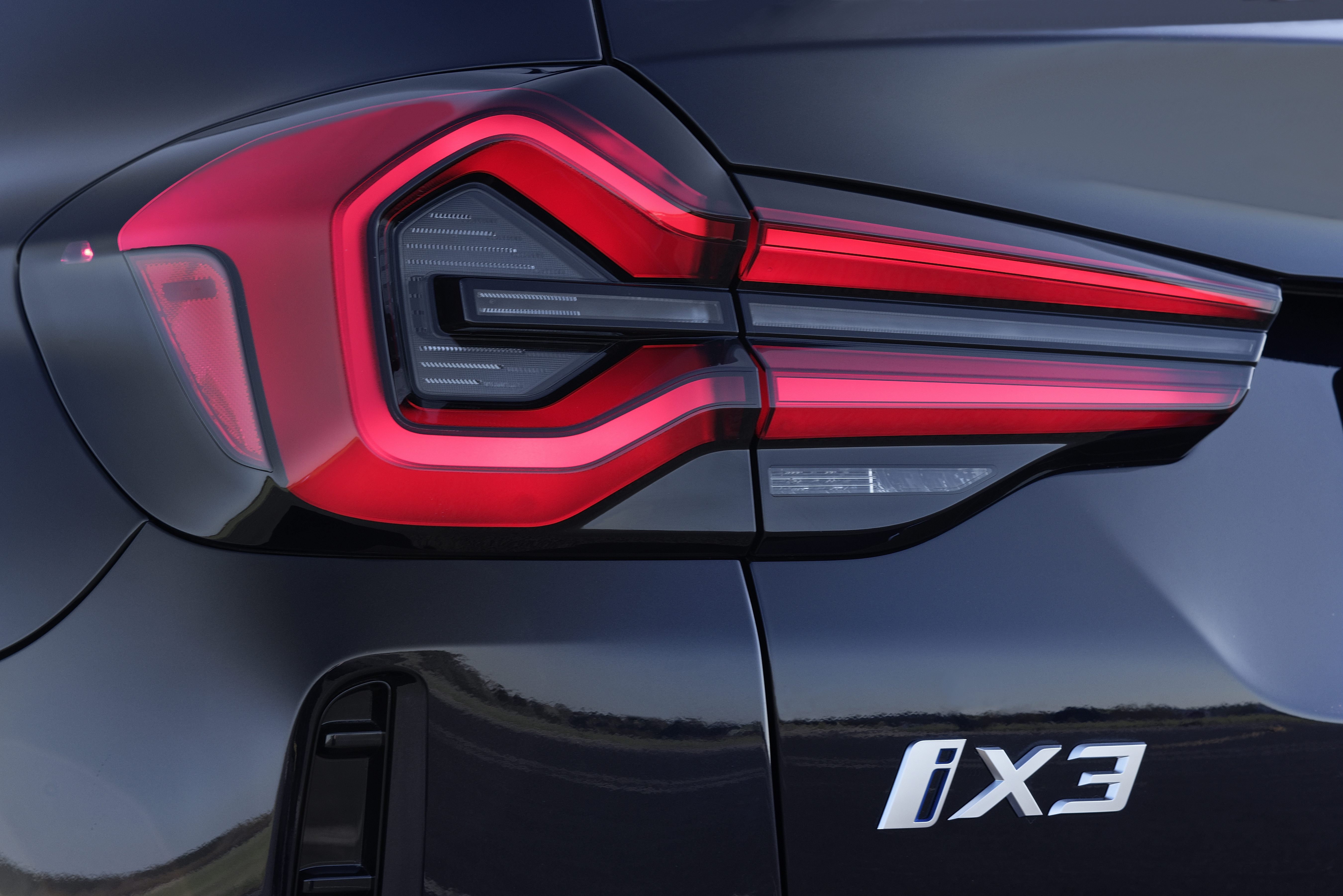 Elektrische auto's - Position Ladeanschluss: Rechts hinten - BMW iX3 50 xDrive