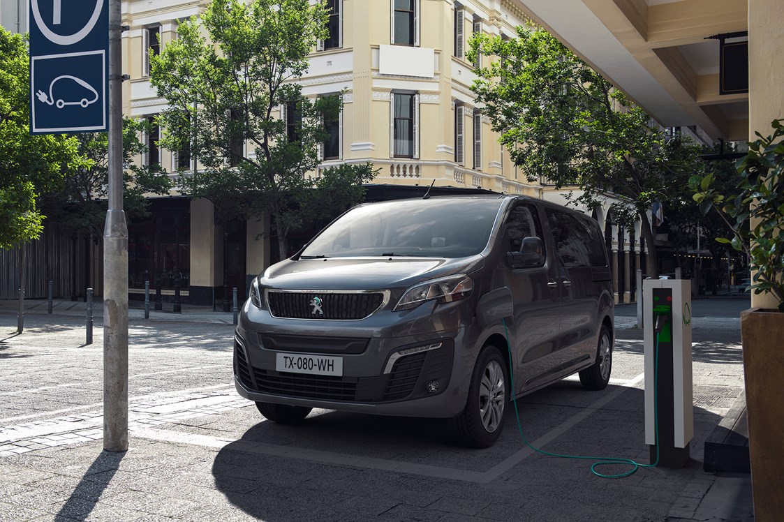 Elektroauto Modell: Peugeot e-Traveller L2 50 kWh
