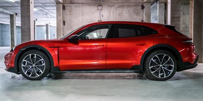 Elektroautos - Verfügbarkeit: Serienproduktion - Porsche Taycan 4 Cross Turismo